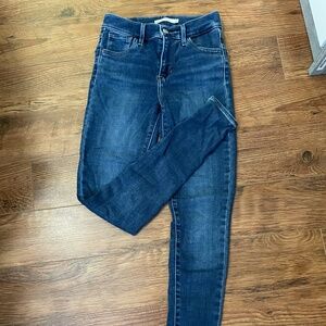 Levis 720 Jeans